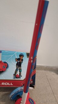 Mondo koloběžka Twist & Roll Spiderman - 6