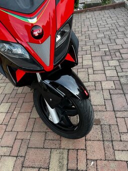 Aprilia SR Max 300 pouze 8000 km - 6