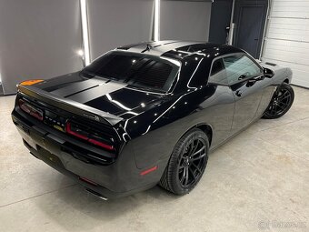 Dodge challenger 6.4 HEMI 22 000 km - 6