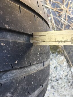 Goodyear 245/40R19 - 6