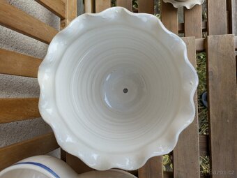 Velký keramický petrželák + dva květináče s podtáckem - 6