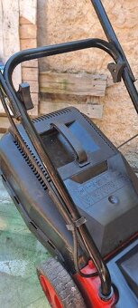 Prodám elektrickou sekačku na trávu Nová cena 300,- Kč - 6