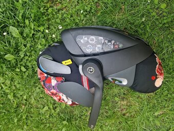 Cybex Cloud Z i-size Spring Blossom - 6
