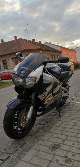 Honda CBR 900 RR FIREBLADE sc33 - 6