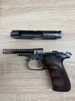CZ 83 v ráží 7,65 Browning - 6