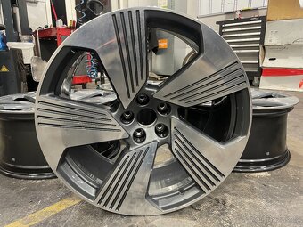 AUDI nové 9.5J X 21H2 ET 36 5x112 - 6