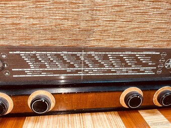 Skříňový gramofon s radiem - 6