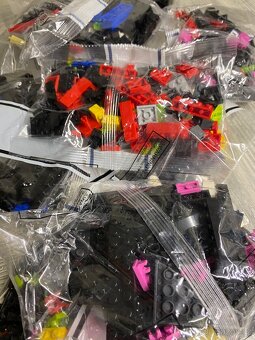 NOVÉ Venom Marvel - 565ks kostek - 6