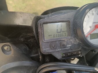 Yamaha R6 - 6