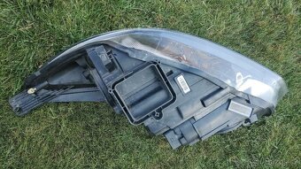 Ford Focus III MK3 - prave svetlo lampa - 6