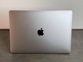 Macbook Air 13'' 2019 / i5 / 8GB / 256GB SSD / Space Gray - 6