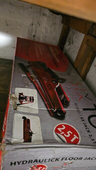 Hydraulický hever na 2.5T Skoro nový. - 6