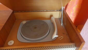 Rádio Tesla 1121 A - 6