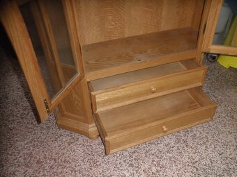 Rustikální vysoká vitrína - 6