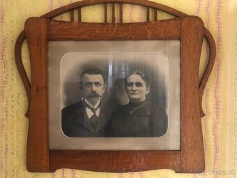 Stary ram s dobovou fotografií ateliery Kahler Slany 1916 - 6