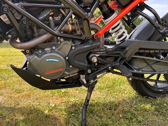 KTM Duke 125, rok 2020, najeto 15900 km, 11 KW - 6