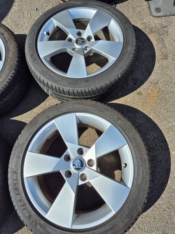 Sada elektrony R17 Octavia III a letní pneu Michelin 225/45 - 6