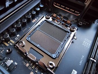 ASUS ROG CROSSHAIR X670E HERO - 23 měsíců záruka Alza - 6