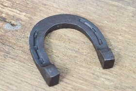 Podkova pro štěstí, ručně kovaná, výběr z více vzorů - 6