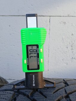 Zimní kola Dacia Duster Nokian 215/65/16 vzorek 8mm - 6