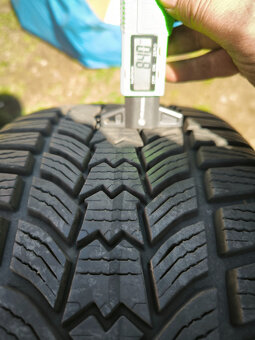 4x zimní pneu 225/40 r18 (8mm, 2021) - 6