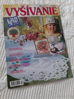 Kniha "Hladkovaná výšivka" + 2 časopisy + bavlnky - 6