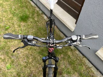 Trekingové cyklistické kolo Kellys Pheeve 30 velikost L - 6