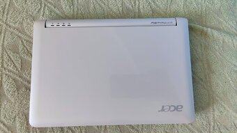 Malý notebook Acer Aspire one - 6
