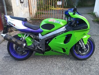 Kawasaki ZX7R - 6