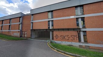 Garáž v parkovacím domě s elektřinou - 6