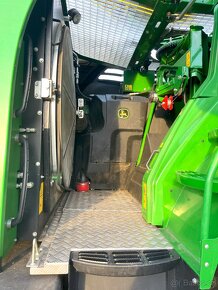sklízecí řezačka John Deere 8300 - 6
