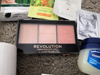 Kosmetika - cena za vše - 6