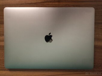MacBook Pro 15 2018 | i7 • 16GB • 256GB - 6