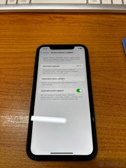 Apple iPhone XR - 64GB - 6