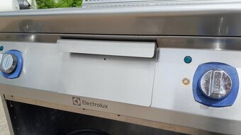 Elektrická grilovací deska Electrolux E7, nerezový tál - 6