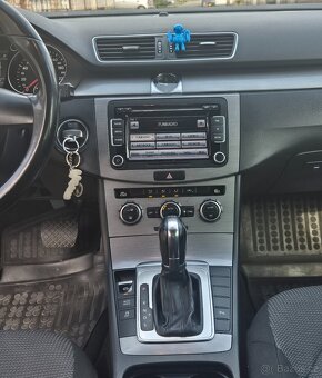 Volkswagen Passat sedan - 6