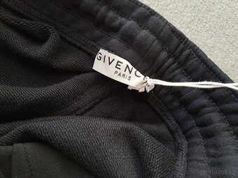 GIVENCHY TEPLAKY 0 - 6