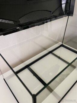 Prodám akvárium s krytem velikost 60 x 30 x 30 cm - 6