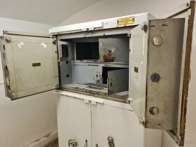 Prodám starožitný trezor bankovní trezor funkční č.3 - 6