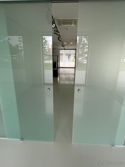 Skleněné posuvné dveře + panely - 6