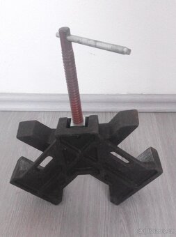 Pravoúhlá svařovací litinová dvouosá svěrka / svěrák - 6