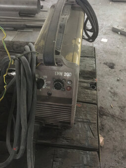 Vrtačka-rozbrušovačka-pásová pila-svařečka - 6