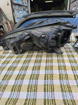 Prodám přední světla na VW Golf - 6