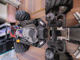 Traxxas E maxx 1/8 - 6