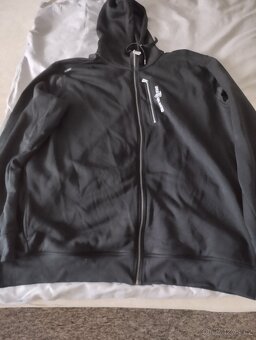 Prodám mikinu UNCS 3 nošené jak nová. Velikost 6 xxl . - 6