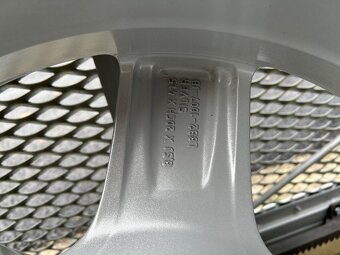 Originál Alu sada Land Rover / Defender R20 - 255/60/20 - 6