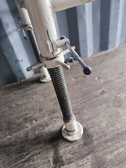 2x kovový stůl – výškově nastavitelné - 6