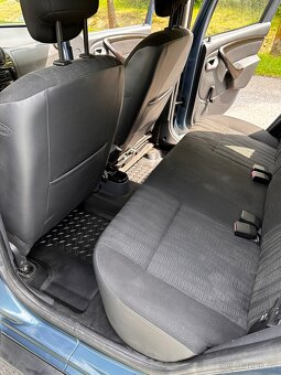 Dacia Duster 1.6 77kw klima a po servise - 6