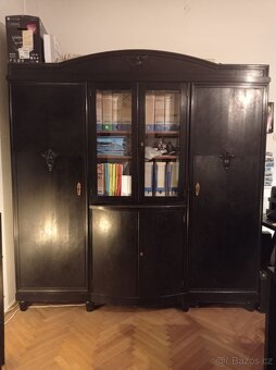 ČERNÝ STAROŽITNÝ NÁBYTEK, POČ.20.STOL. - 6