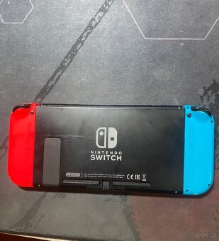 Nintendo Switch (1. generace) + Pro Controller + 4 hry - 6